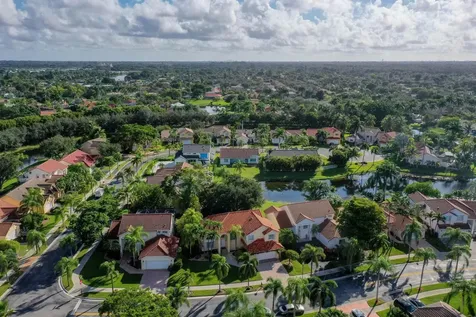 524 Water Point Weston FL 33326