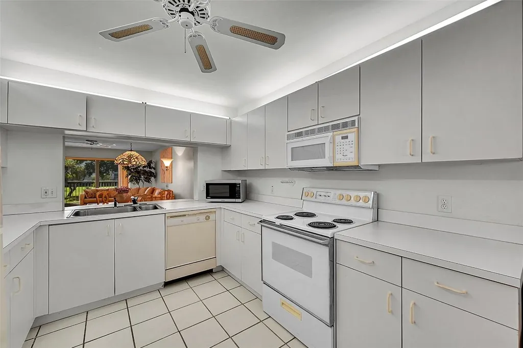 2560 NW 103rd Avenue Sunrise FL 33322