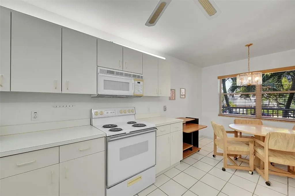 2560 NW 103rd Avenue Sunrise FL 33322