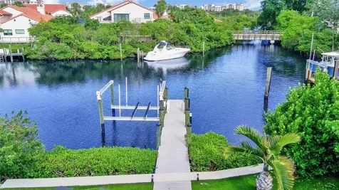 17026 Bay Street Jupiter FL 33477