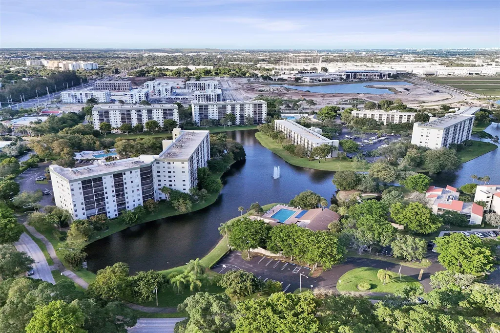 2334 S Cypress Bend Drive Pompano Beach FL 33069