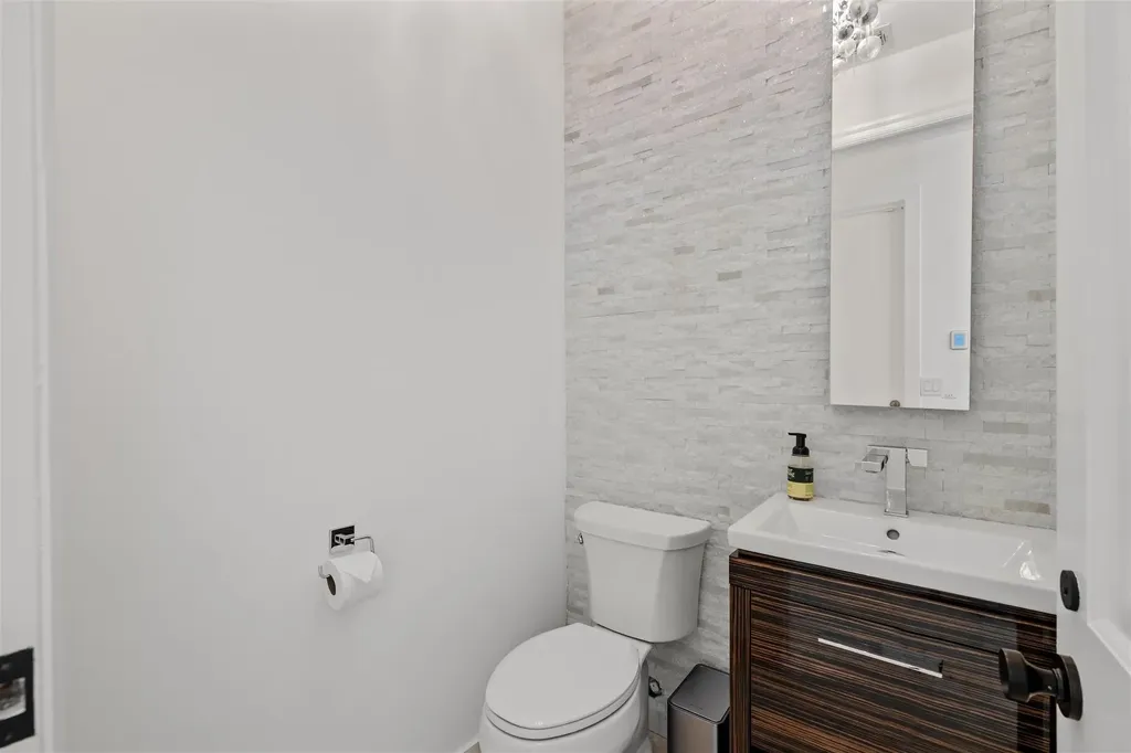 2325 NE 28th Street Lighthouse Point FL 33064