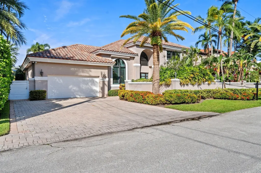 2325 NE 28th Street Lighthouse Point FL 33064