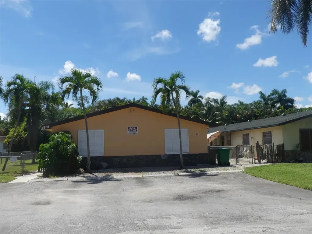 4725 SW 65th Avenue Davie FL 33314
