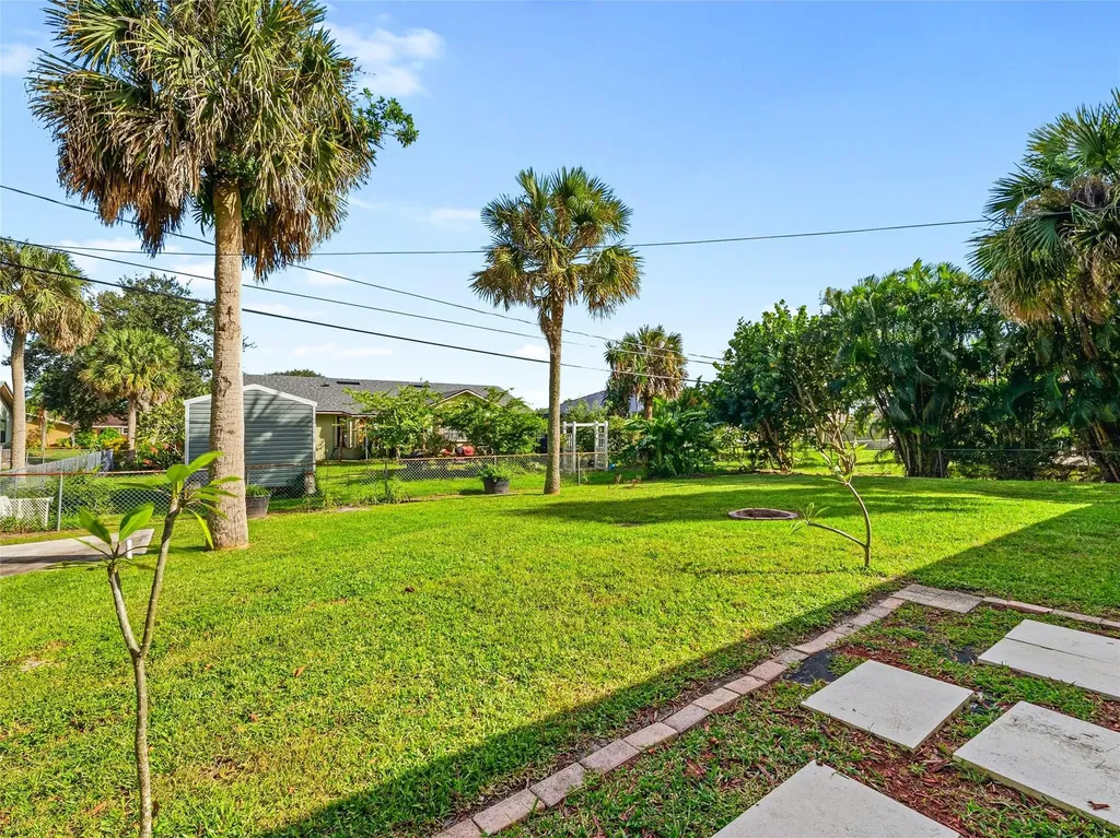 2537 SW Deckard Street SW Port St Lucie FL 34953