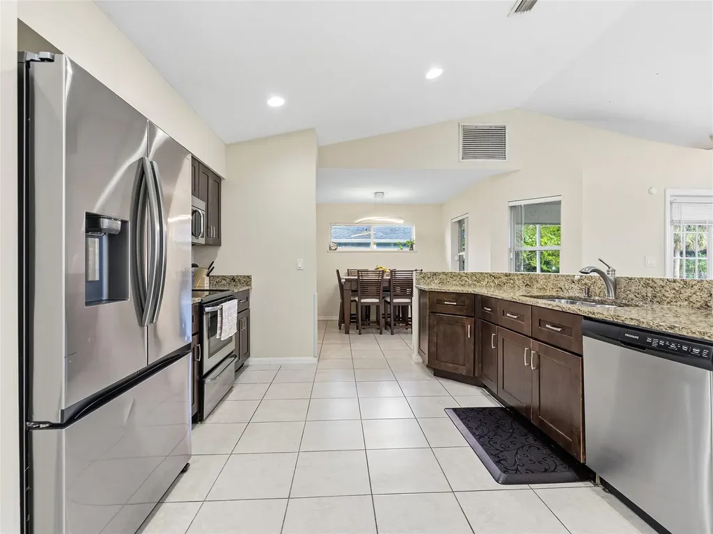 2537 SW Deckard Street SW Port St Lucie FL 34953