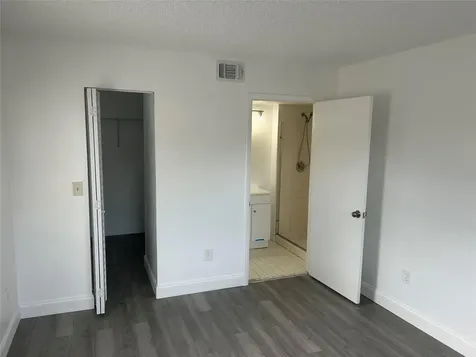 871 NE 207th Terrace Miami FL 33179