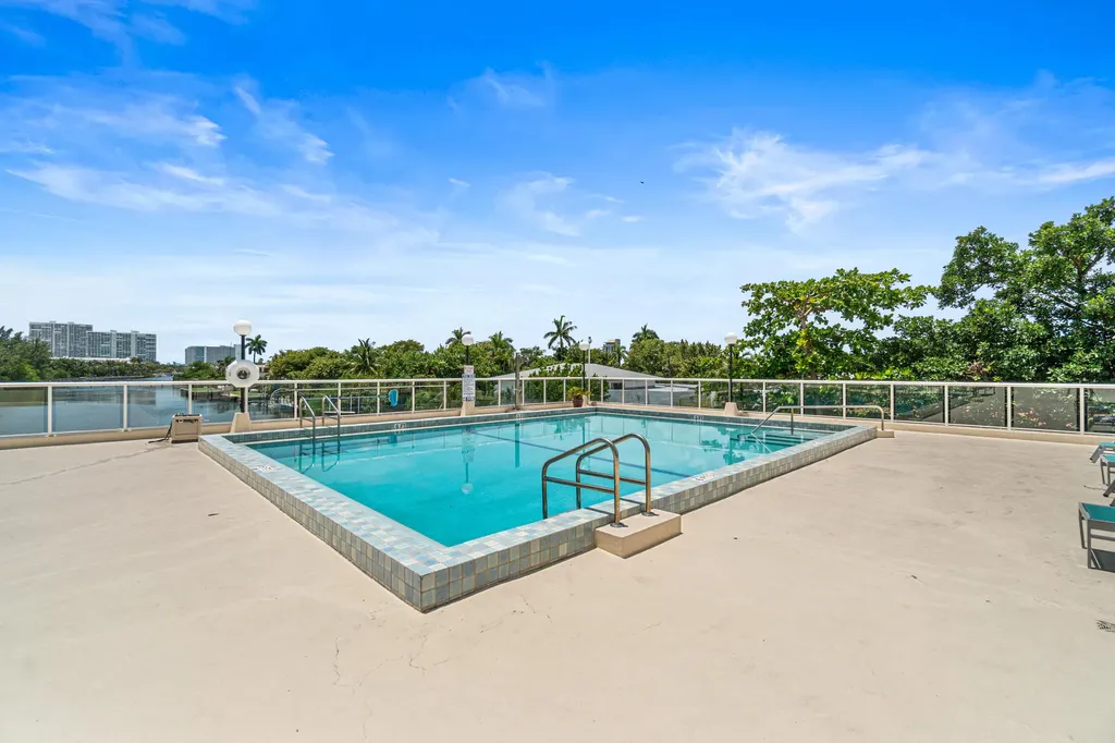 3000 Holiday Drive Fort Lauderdale FL 33316