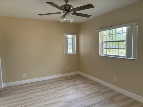 602 NE 38th Street Oakland Park FL 33334