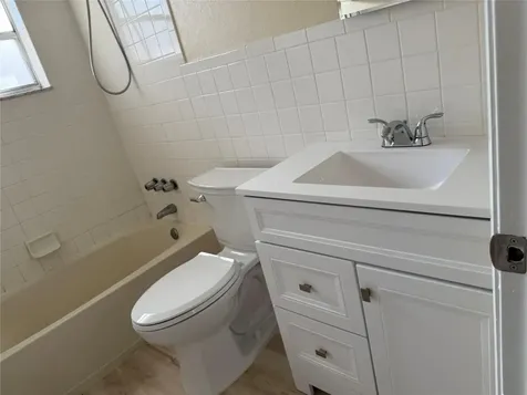 602 NE 38th Street Oakland Park FL 33334