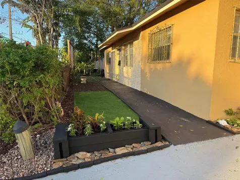 602 NE 38th Street Oakland Park FL 33334