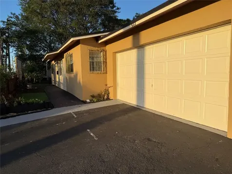 602 NE 38th Street Oakland Park FL 33334