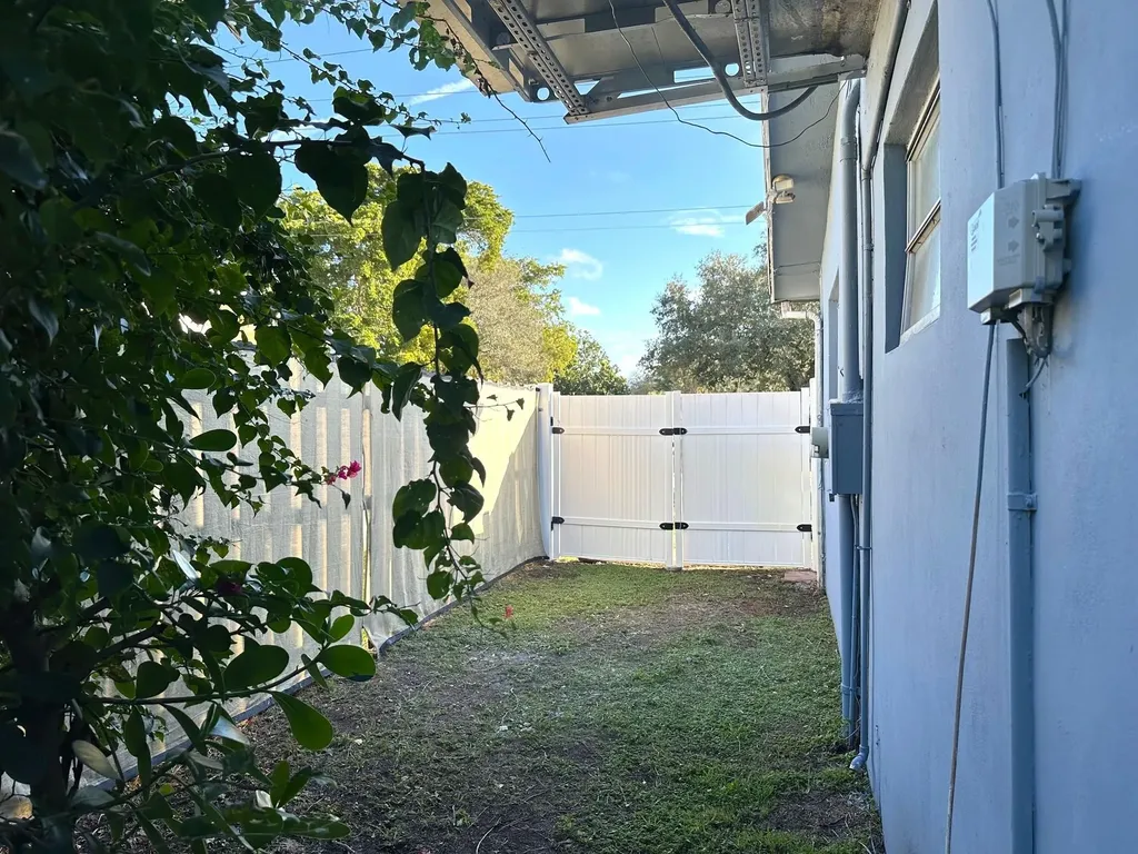 4201 Thomas Street Hollywood FL 33021