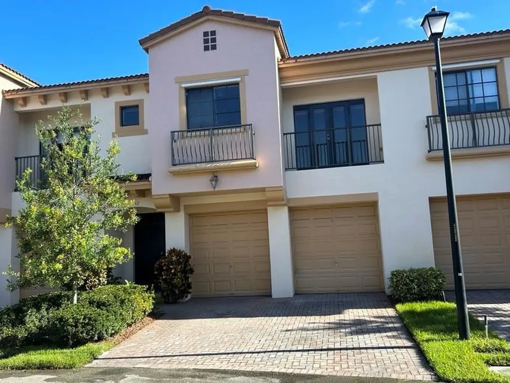 6132 Grand Cypress Circle Pompano Beach FL 33073