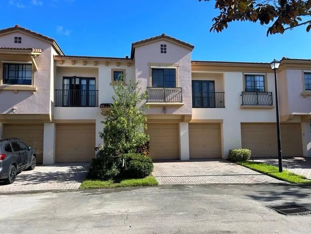 6132 Grand Cypress Circle Pompano Beach FL 33073