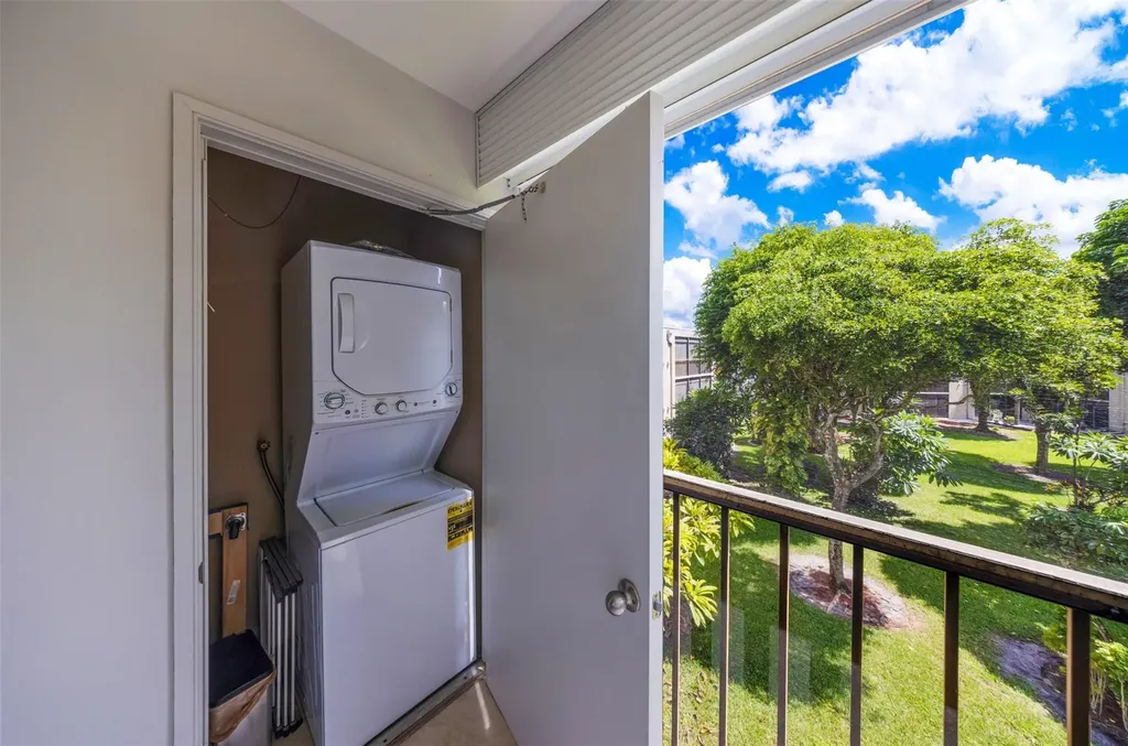 5250 Las Verdes Circle Delray Beach FL 33484
