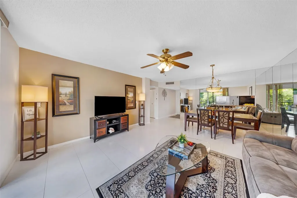 5250 Las Verdes Circle Delray Beach FL 33484