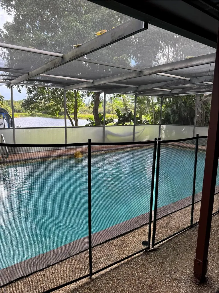 936 W Tropical Way Plantation FL 33317