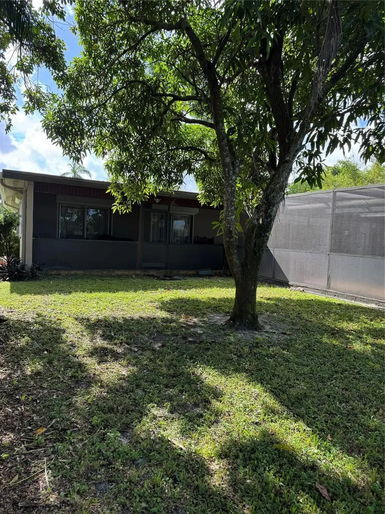 936 W Tropical Way Plantation FL 33317