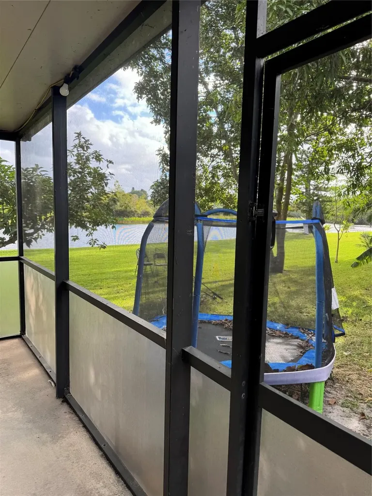 936 W Tropical Way Plantation FL 33317