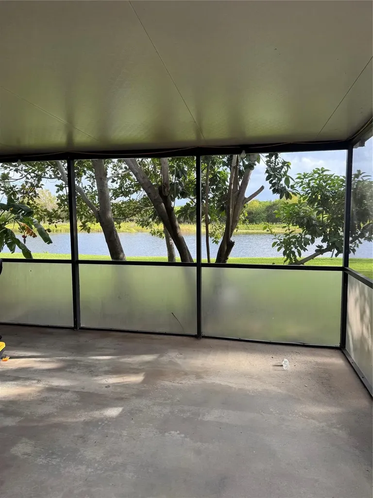 936 W Tropical Way Plantation FL 33317