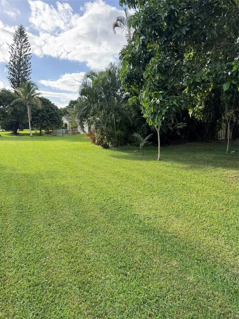 936 W Tropical Way Plantation FL 33317
