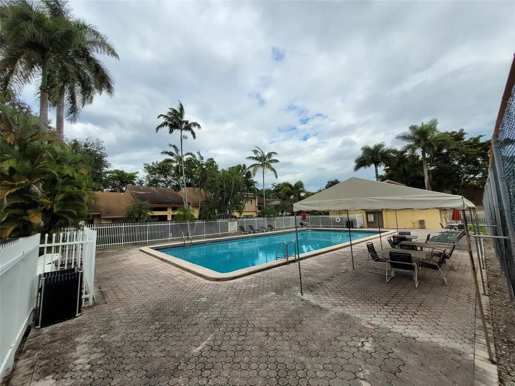 1146 N University Drive Plantation FL 33322