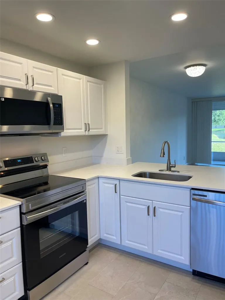 5890 NW 64th Avenue Fort Lauderdale FL 33319