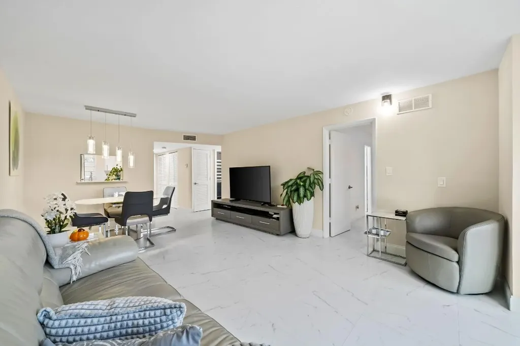 9660 Sunrise Lakes Boulevard Sunrise FL 33322