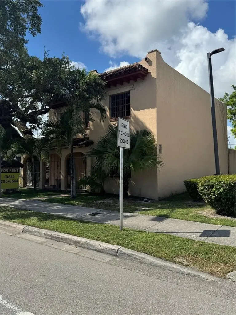 1527 NE 4th Avenue Fort Lauderdale FL 33304
