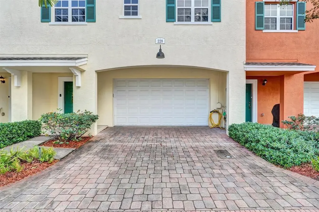 228 SW 6th Court Pompano Beach FL 33060