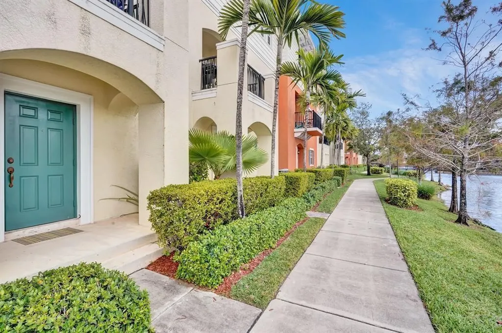 228 SW 6th Court Pompano Beach FL 33060