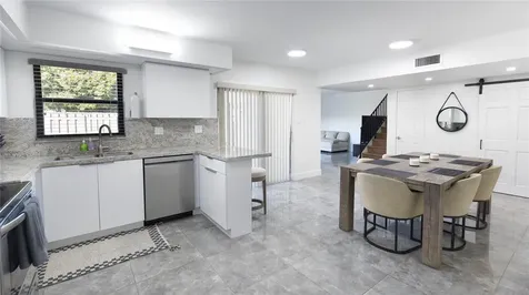 8204 SW 23rd Street North Lauderdale FL 33068