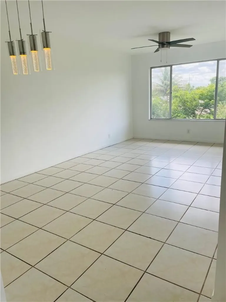 3247 NW 103rd Te Coral Springs FL 33065