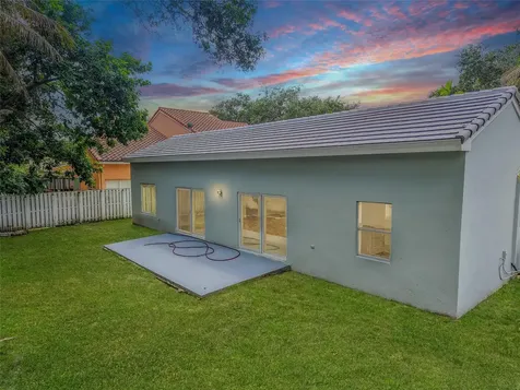 1811 SW 124th Way Miramar FL 33027