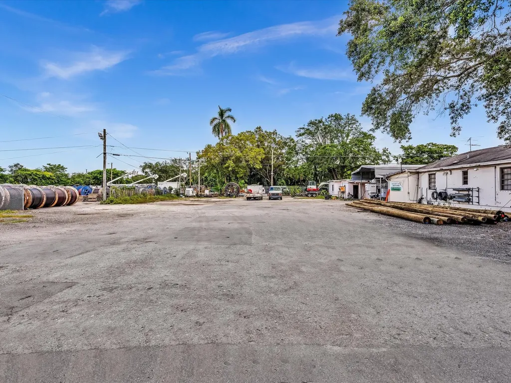 4901 SW 51st Street Davie FL 33314