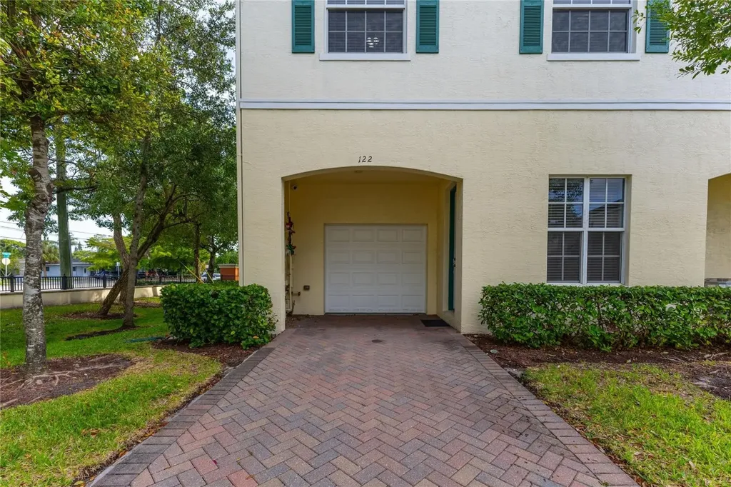 122 SW 7th Court Pompano Beach FL 33060