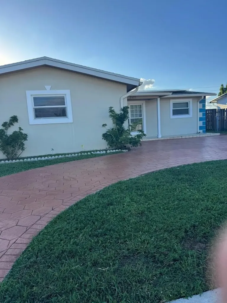 2477 NW 84th Way Sunrise FL 33322
