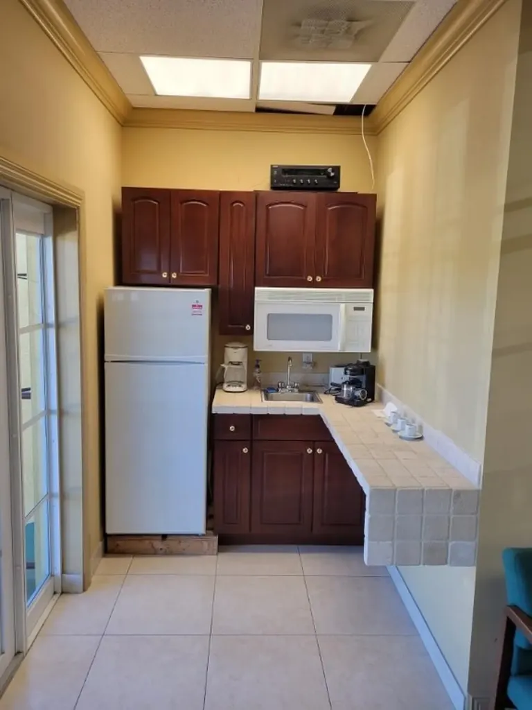 2745 E Oakland Park Boulevard Fort Lauderdale FL 33306