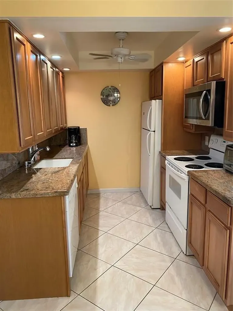3012 Westbury F Deerfield Beach FL 33442