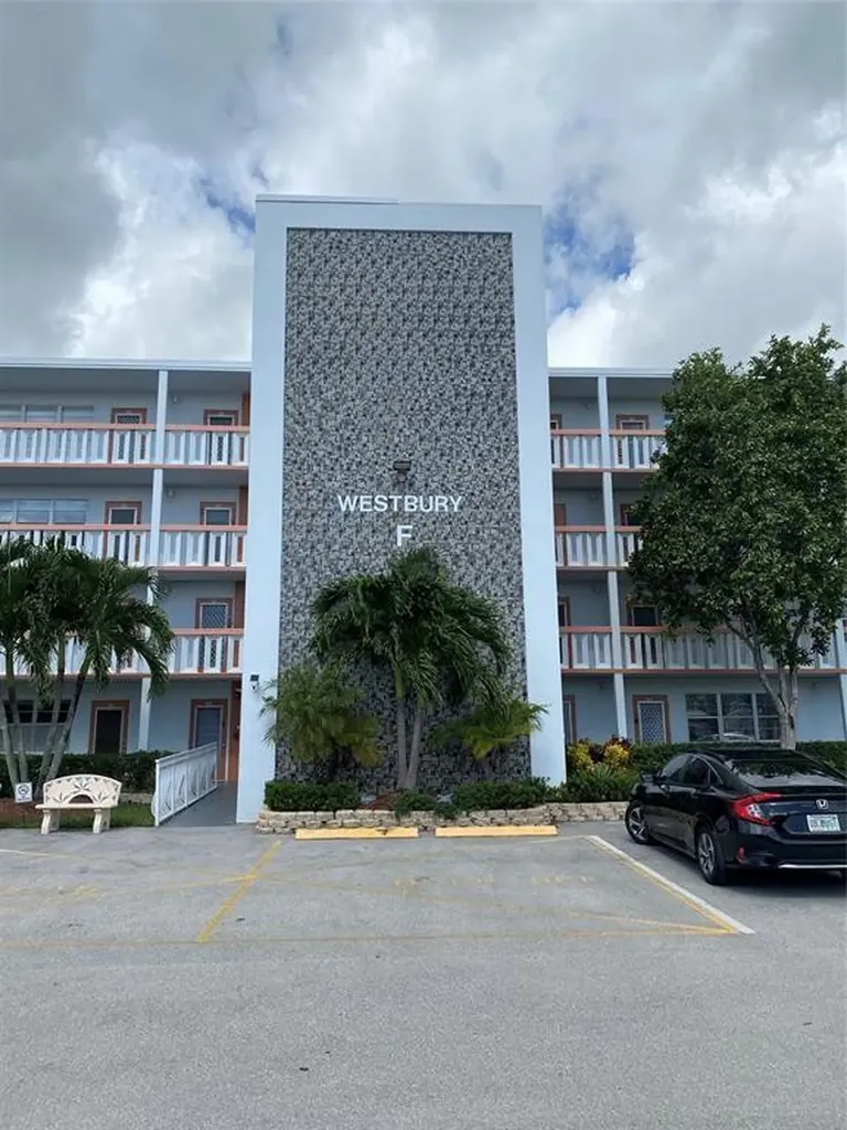 3012 Westbury F Deerfield Beach FL 33442