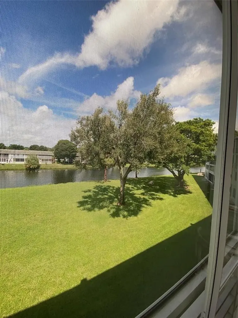 3012 Westbury F Deerfield Beach FL 33442
