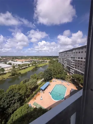 4001 Hillcrest Drive Hollywood FL 33021