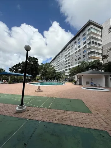 4001 Hillcrest Drive Hollywood FL 33021