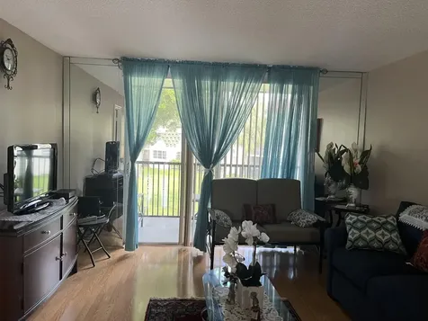 9800 N Hollybrook Lake Drive Pembroke Pines FL 33025