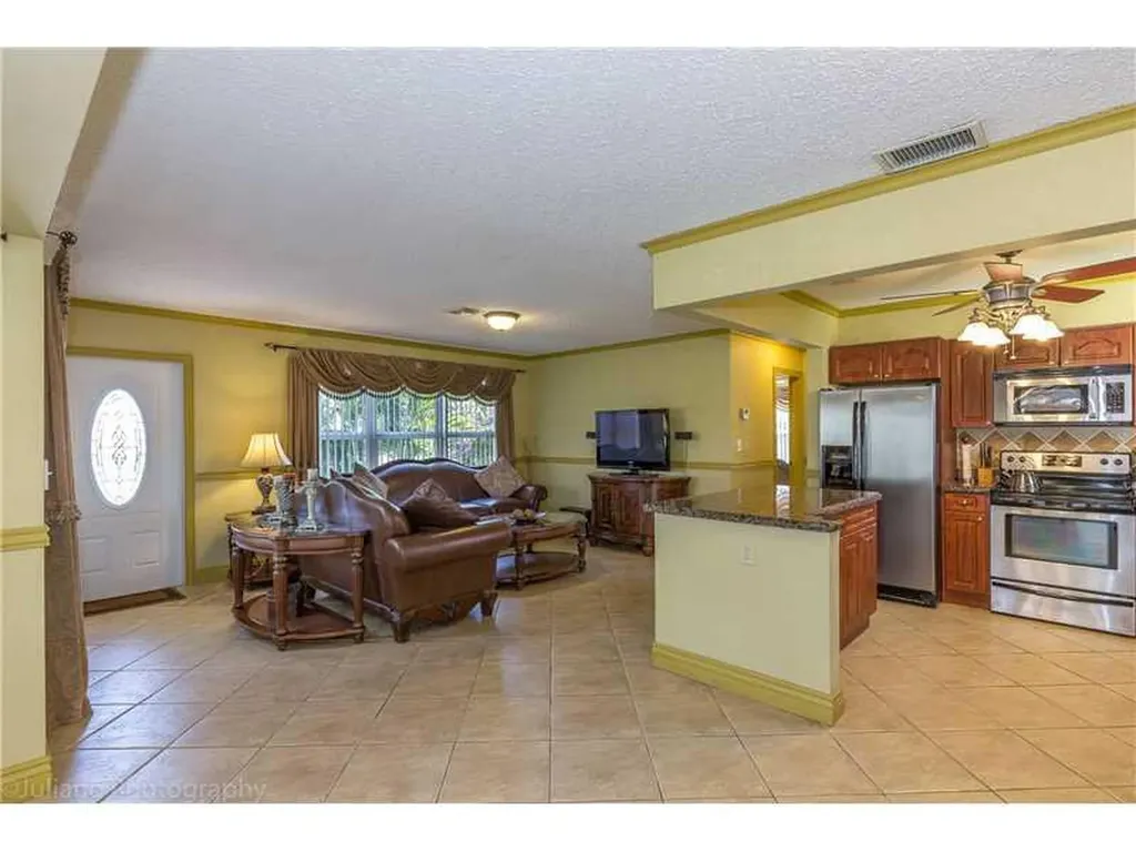 160 SE 12th Street Pompano Beach FL 33060
