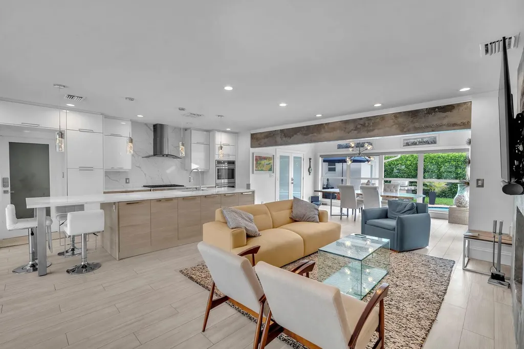2212 NE 32nd Avenue Fort Lauderdale FL 33305