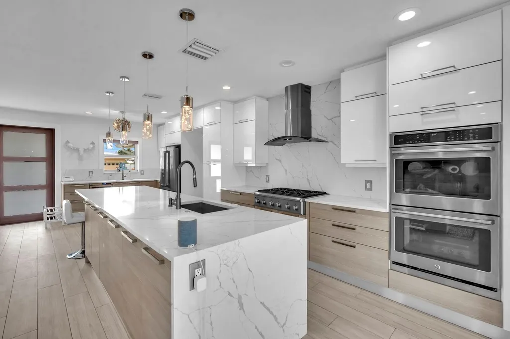2212 NE 32nd Avenue Fort Lauderdale FL 33305