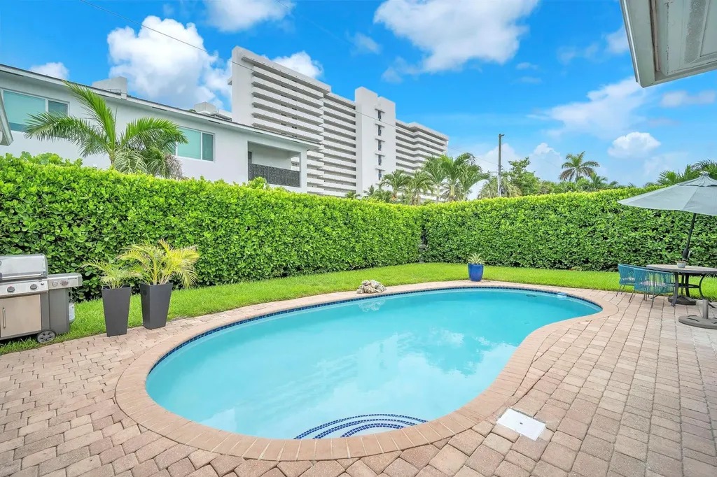 2212 NE 32nd Avenue Fort Lauderdale FL 33305