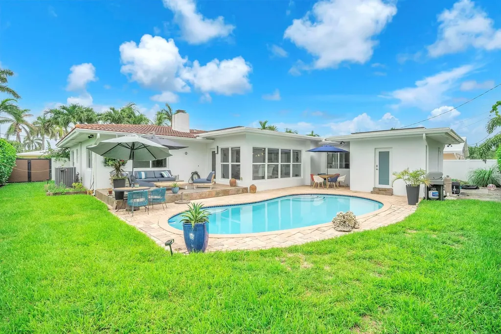2212 NE 32nd Avenue Fort Lauderdale FL 33305